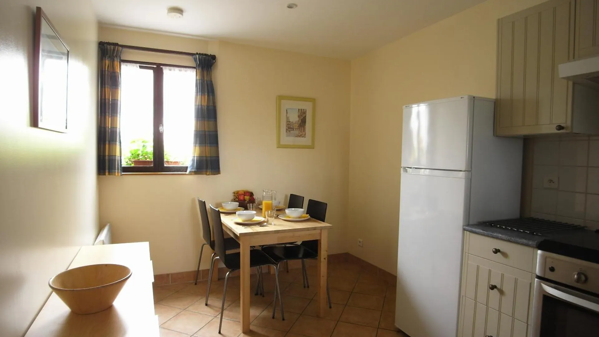 Gite Fraise - Les Gites De La Lohuas Les Champs-Geraux 0*,  France
