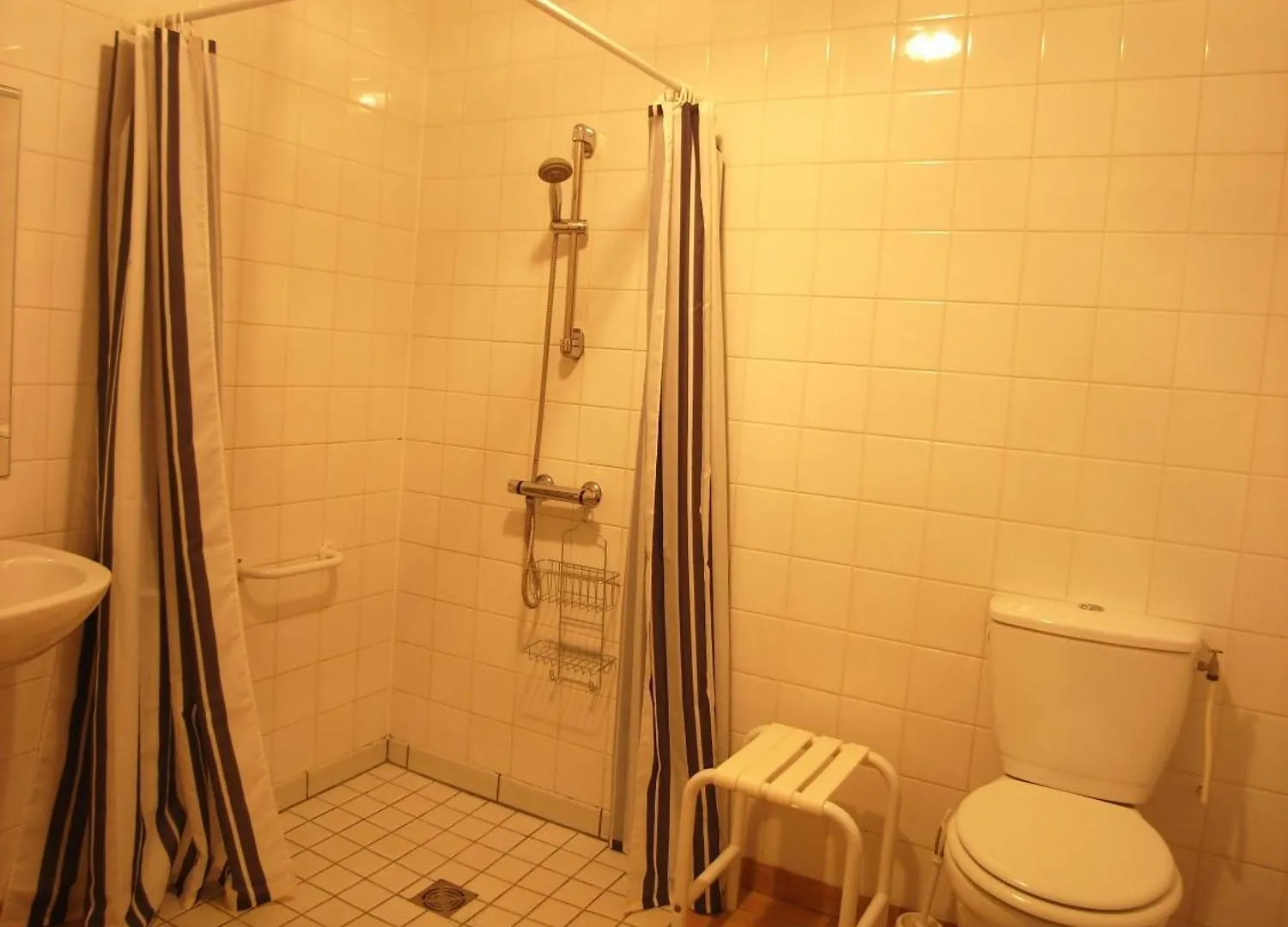 Gite Fraise - Les Gites De La Lohuas Les Champs-Geraux Holiday home